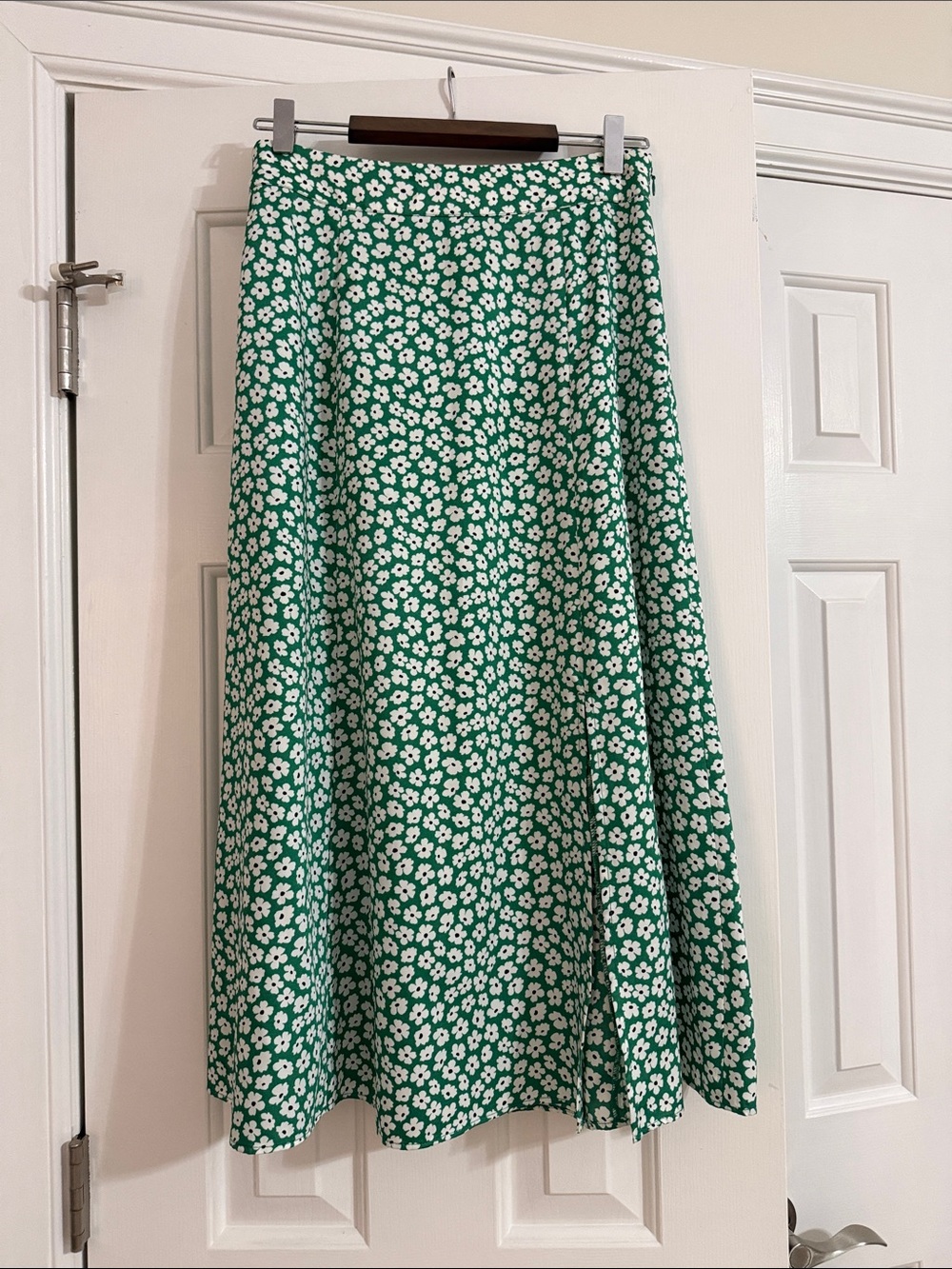 LOFT Green and White Floral A-Line Skirt